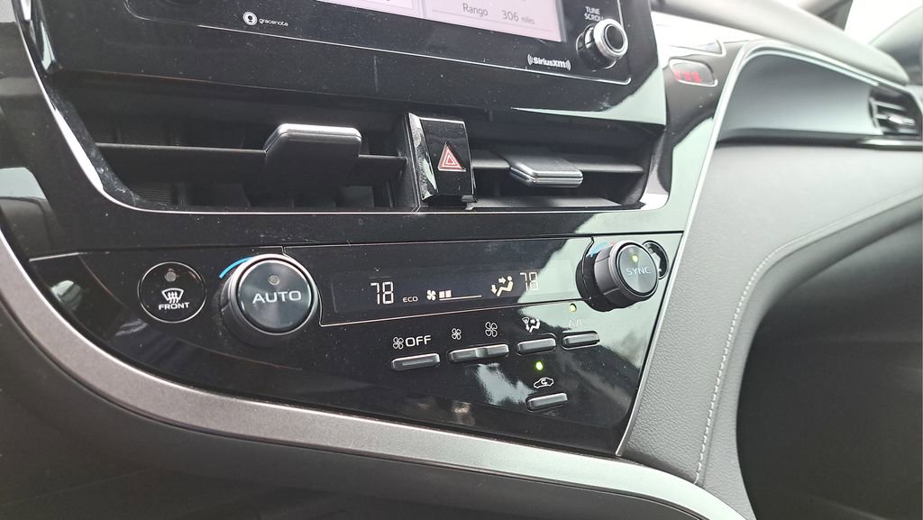 Used 2022 Toyota Camry LE image 23