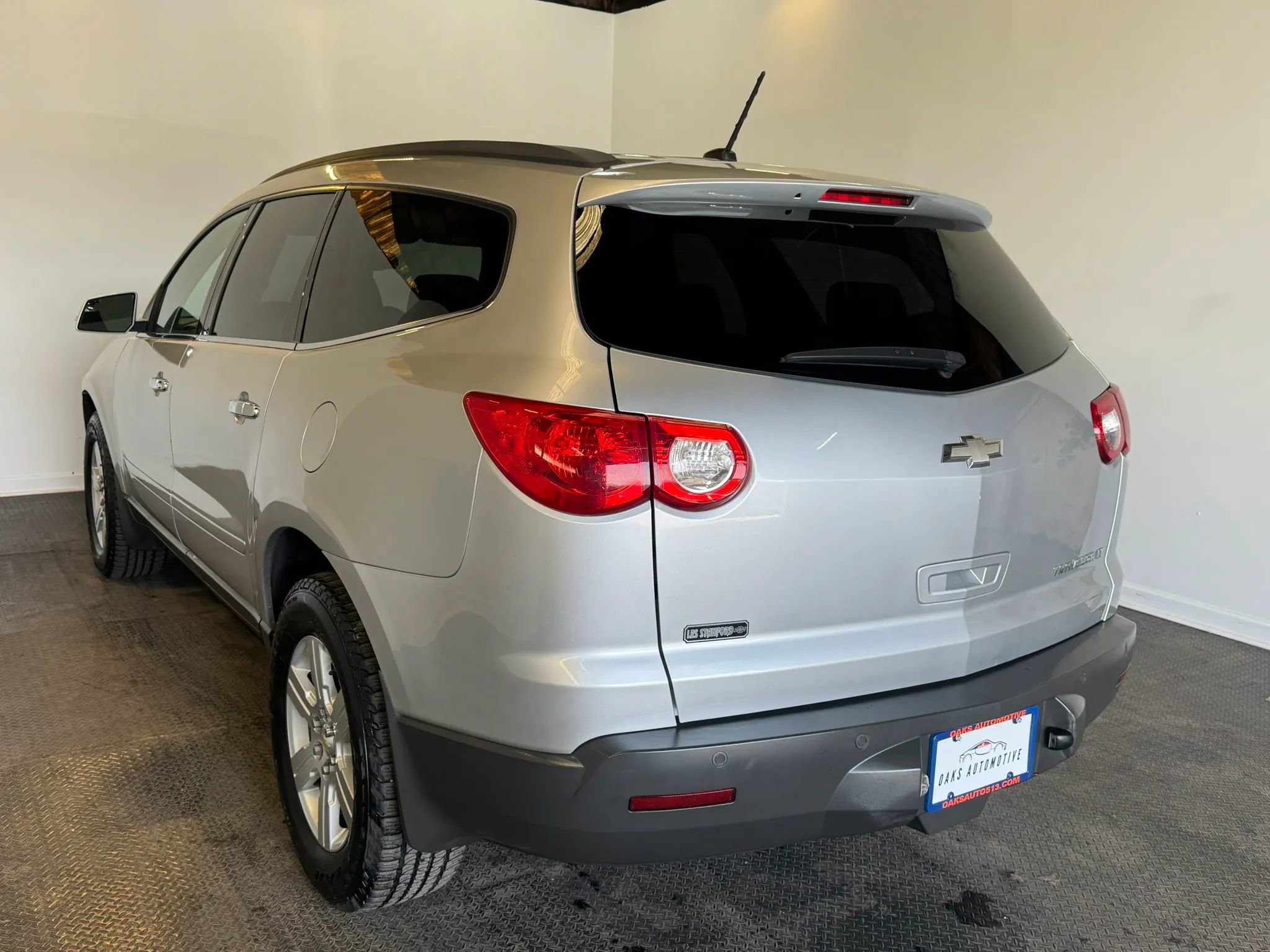 Used 2010 Chevrolet Traverse LT w/ Personal Connectivity Package FWD image 4