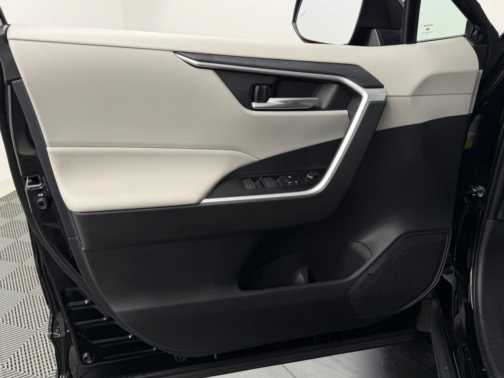 Certified 2025 Toyota RAV4 XLE w/ Convenience Package FWD image 20