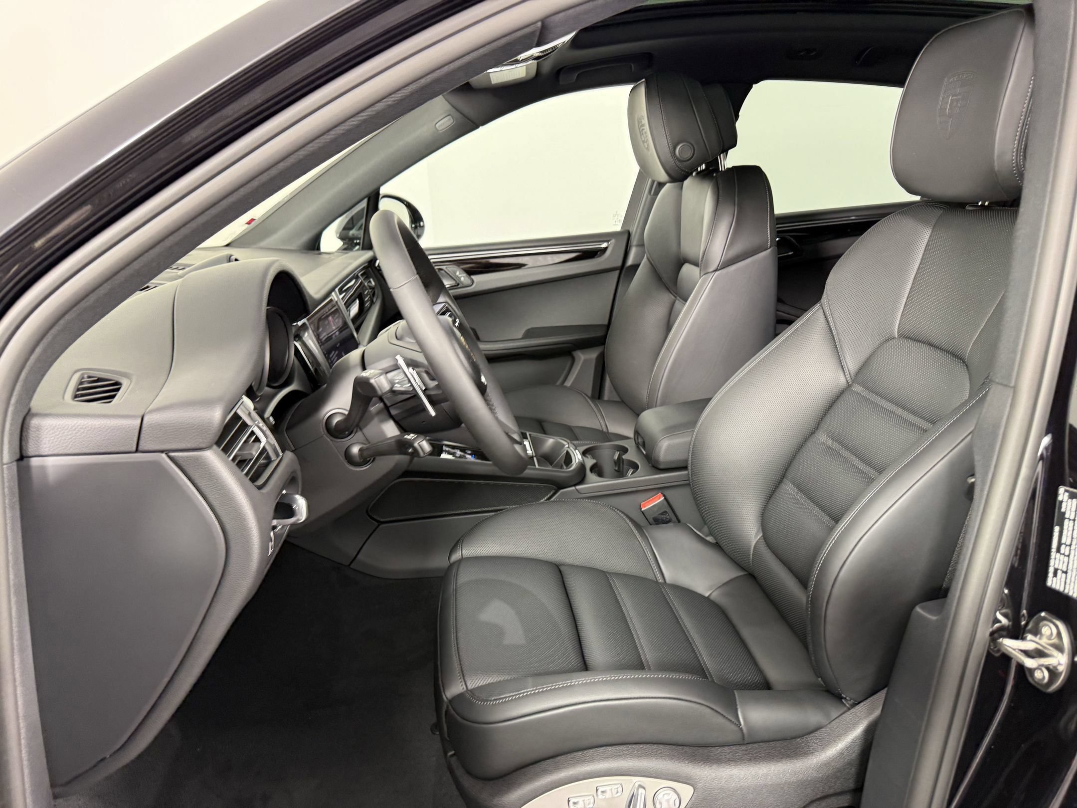 Certified 2026 Porsche Macan S AWD/4WD image 5