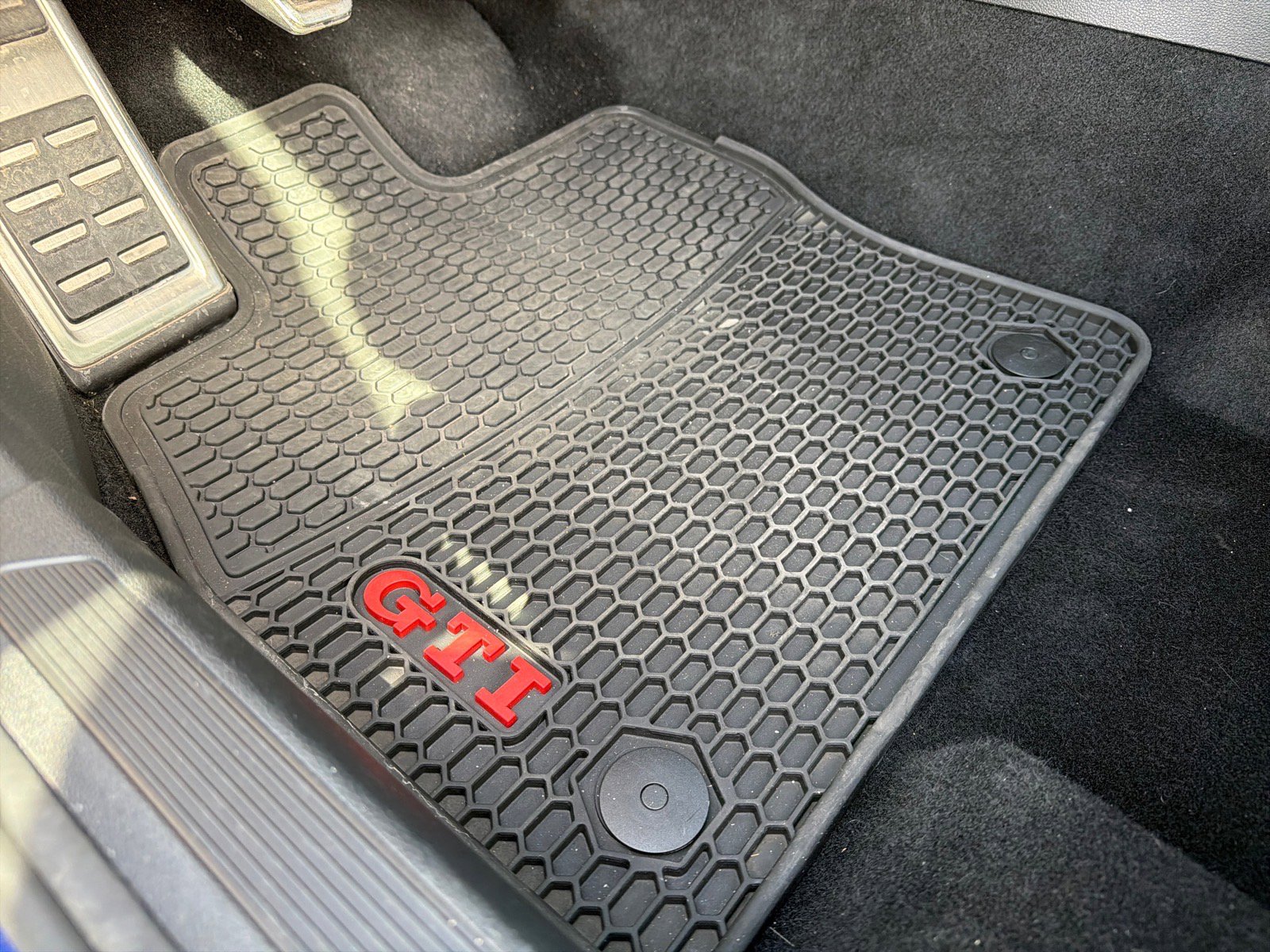 Used 2022 Volkswagen GTI SE FWD image 12