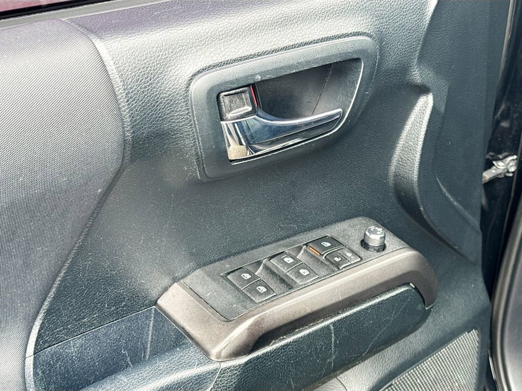 Used 2017 Toyota Tacoma TRD Off-Road RWD image 18
