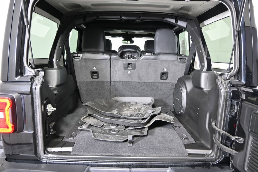 Used 2024 Jeep Wrangler Unlimited Rubicon AWD/4WD image 17
