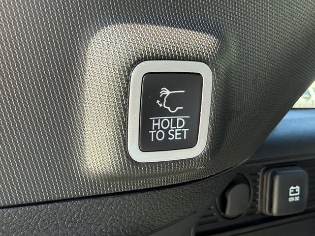 Used 2025 Jeep Grand Cherokee Limited w/ Black Appearance Package image 31