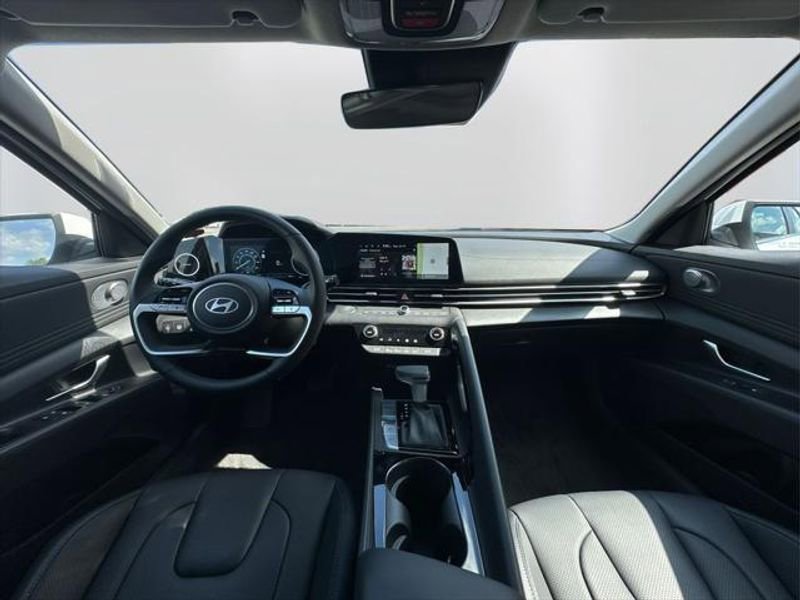 New 2025 Hyundai Elantra Limited image 23