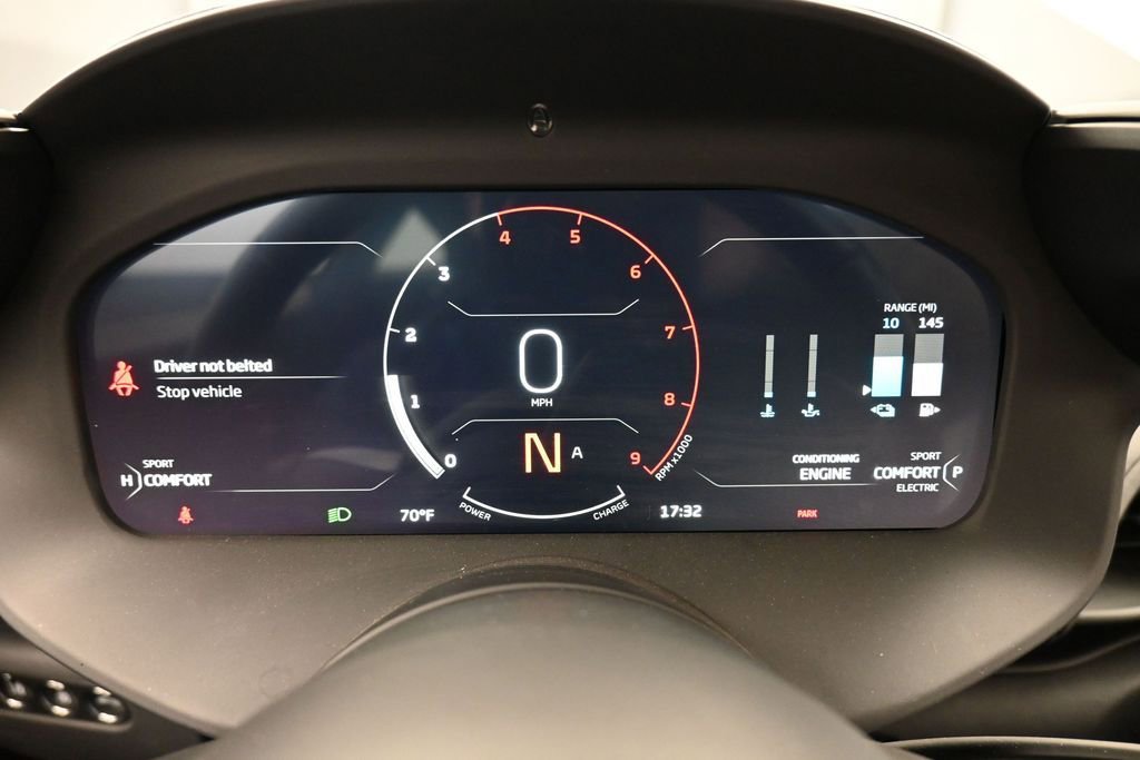 Used 2024 McLaren Artura RWD image 18
