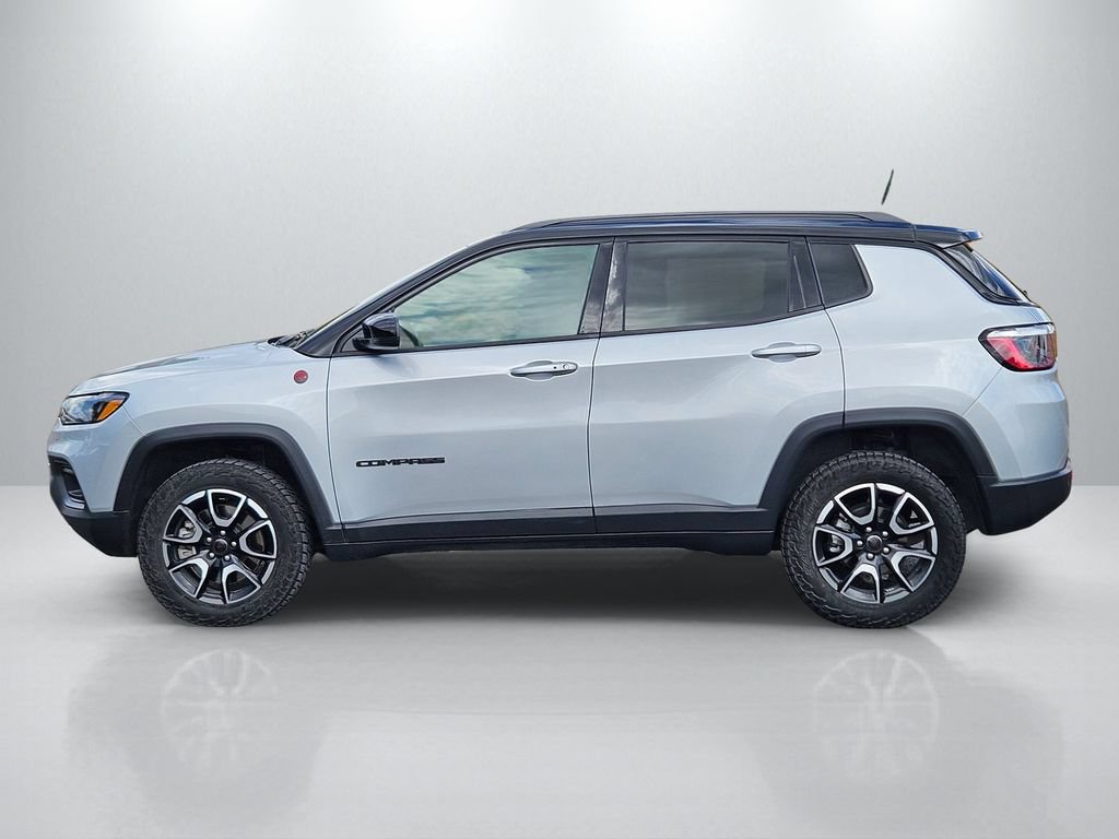 Used 2025 Jeep Compass Trailhawk w/ Trailer Tow Group AWD/4WD image 8