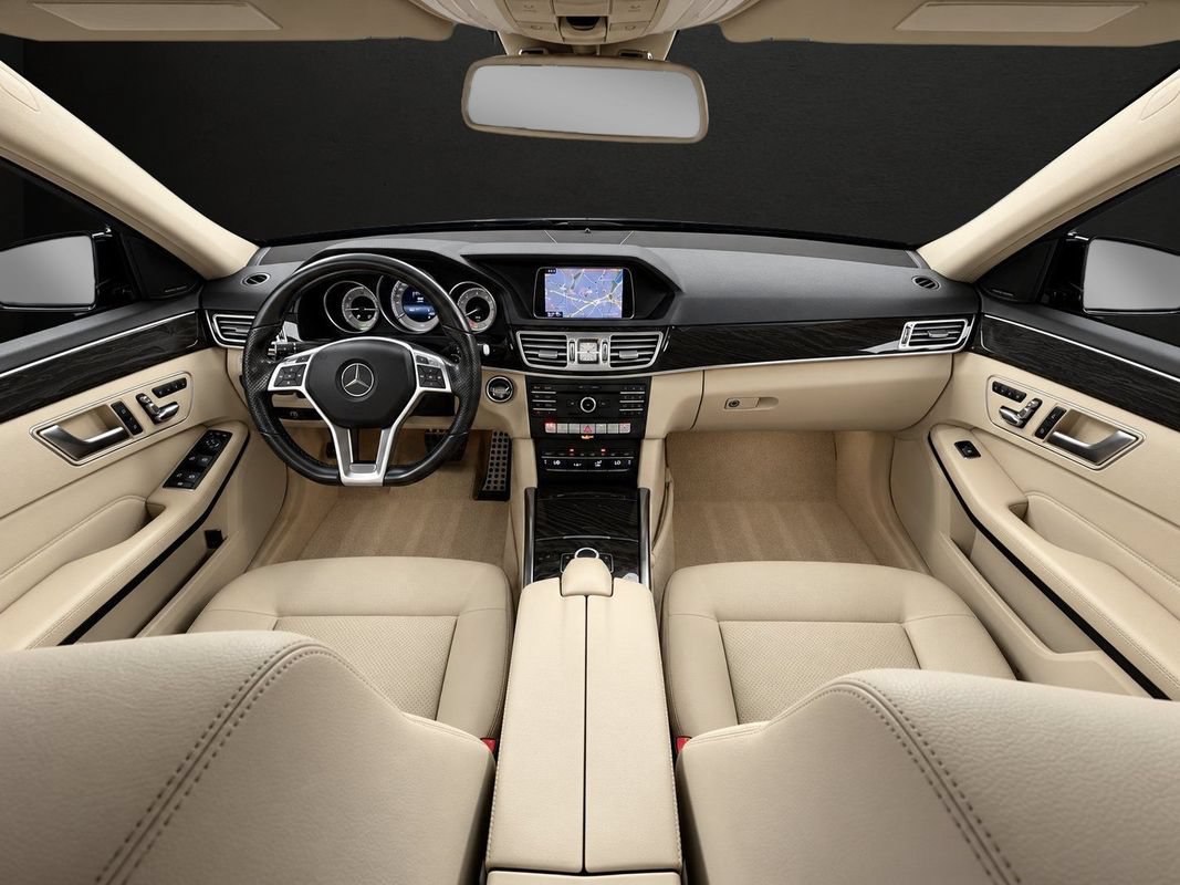 Used 2016 Mercedes-Benz E 350 4MATIC Sedan w/ Premium Package image 18