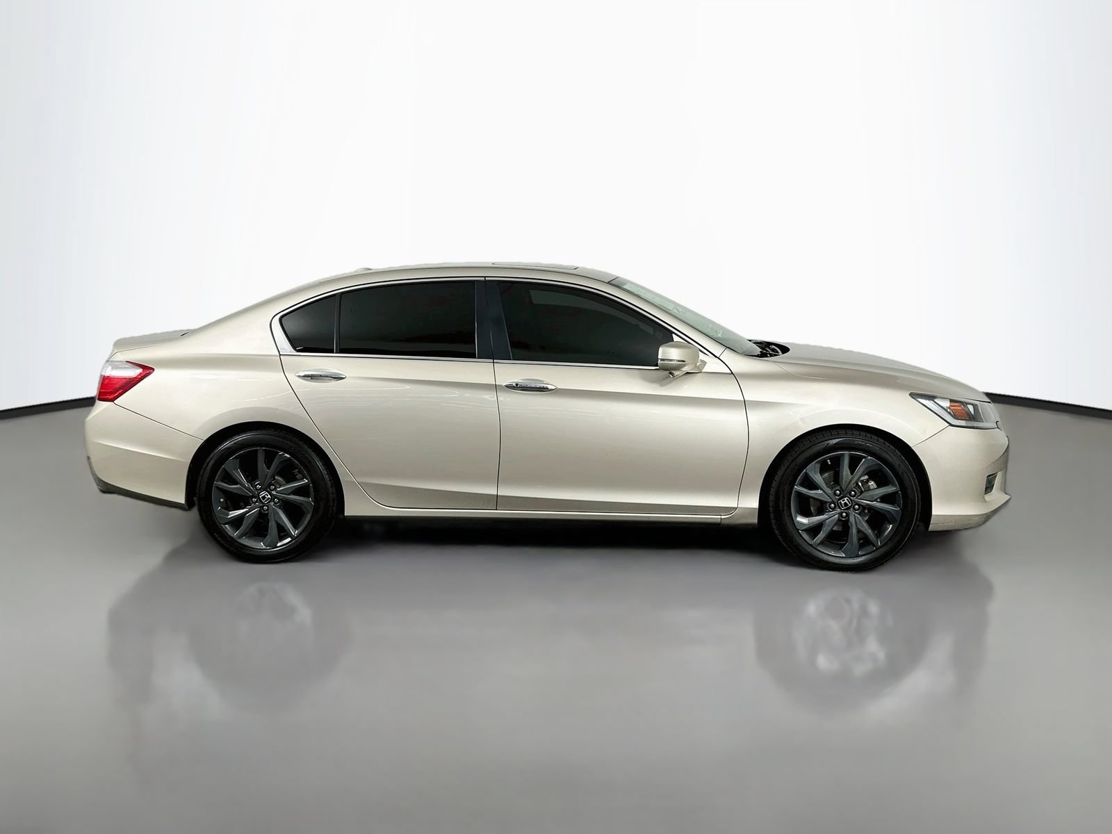 Used 2015 Honda Accord EX-L image 9