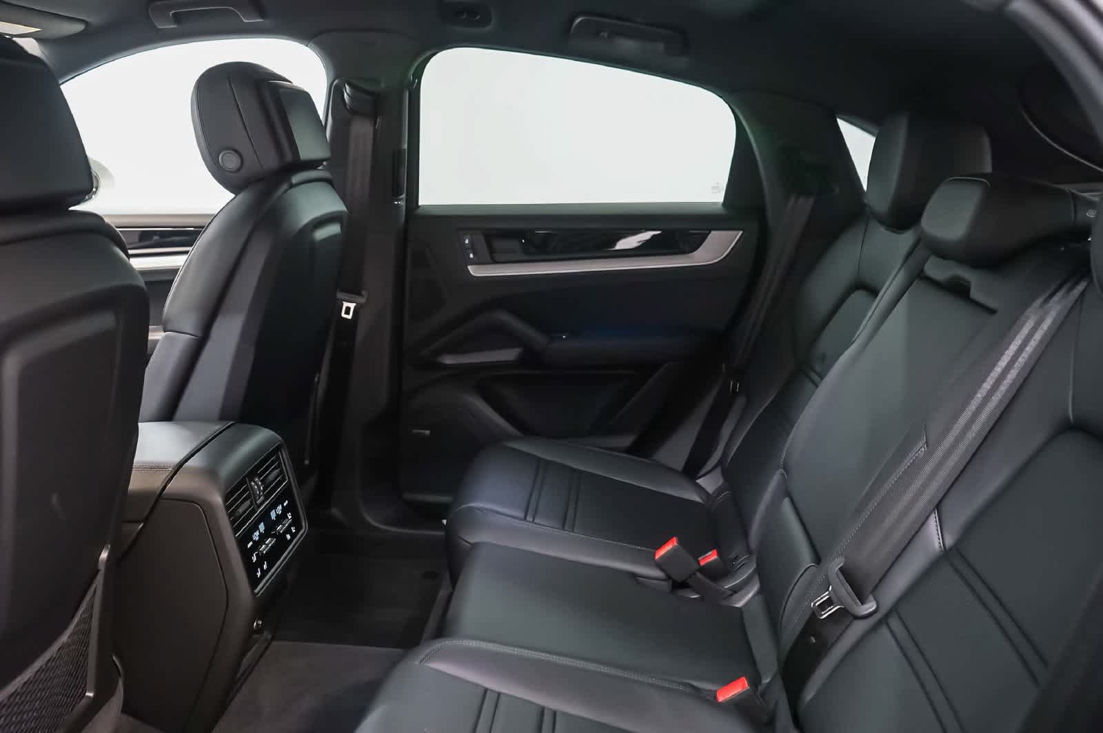 Certified 2026 Porsche Cayenne Coupe AWD/4WD image 24