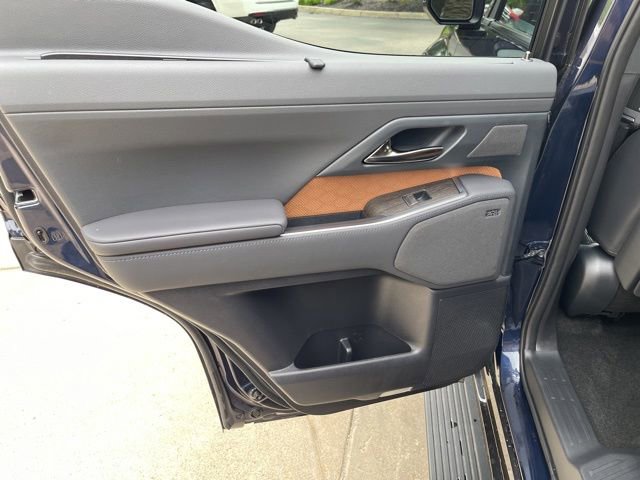 Used 2024 Lexus GX 550 w/ Accessory Package (31) AWD/4WD image 32