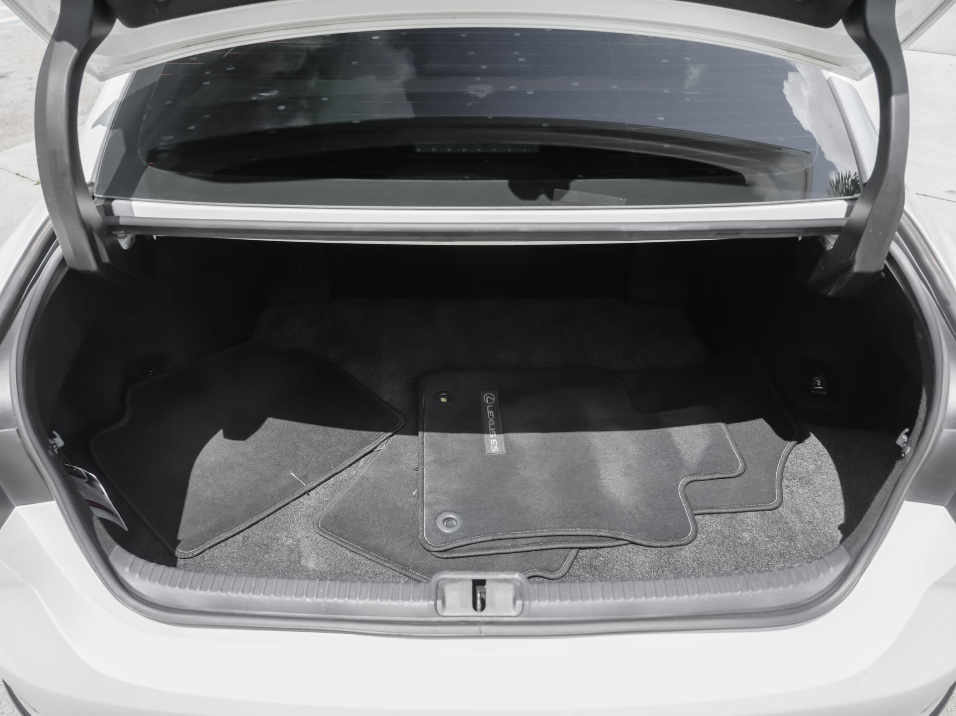 Used 2020 Lexus ES 300h w/ Premium Package FWD image 43