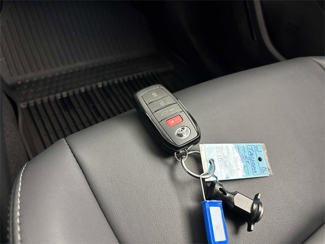 Used 2024 Toyota Venza XLE image 24