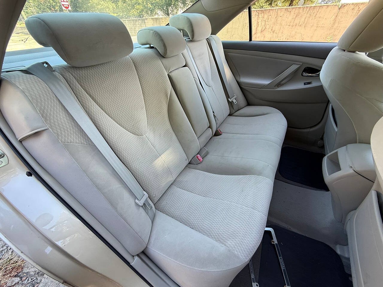 Used 2011 Toyota Camry LE w/ LE Extra-Value Pkg FWD image 23