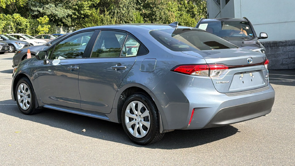 Used 2025 Toyota Corolla LE FWD image 3