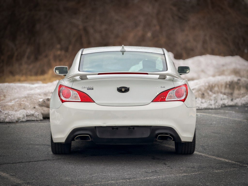 Used 2011 Hyundai Genesis 3.8 image 8