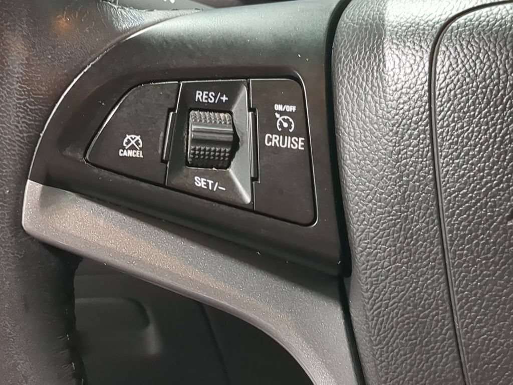 Used 2021 Chevrolet Trax LT w/ Driver Confidence Package FWD image 29