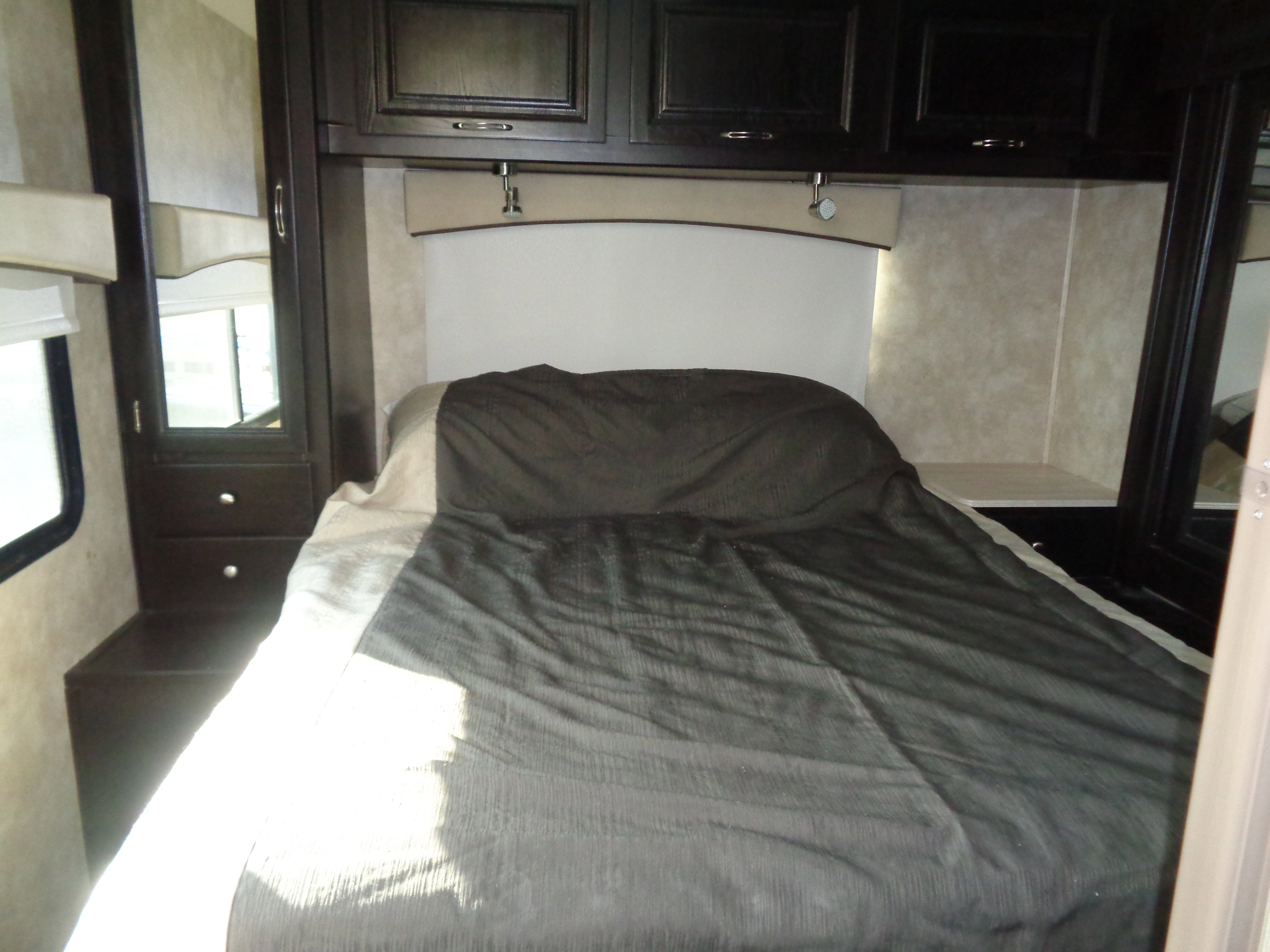 Used 2018 Ford E-450 and Econoline 450 Super Duty w/ Motorhome Prep Package RWD image 7