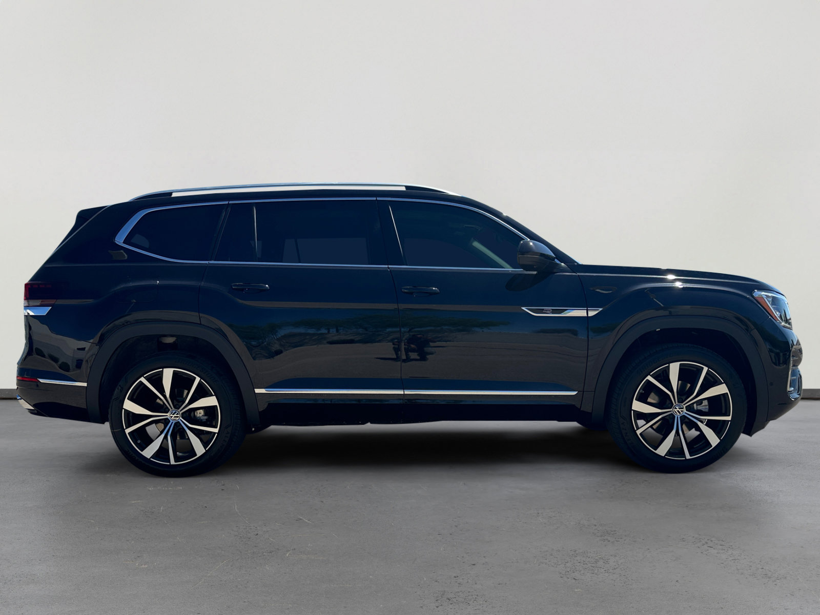 New 2025 Volkswagen Atlas SEL Premium R-Line image 6