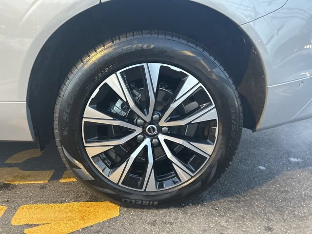 Certified 2025 Volvo XC60 B5 Plus AWD/4WD image 9