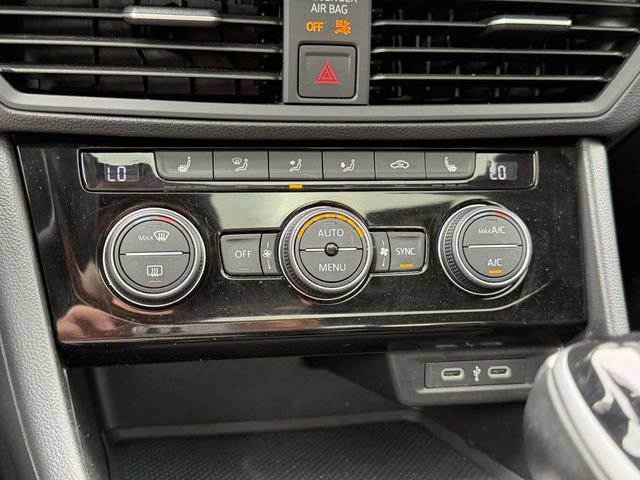 Certified 2023 Volkswagen Jetta SE w/ Panoramic Sunroof Package FWD image 31