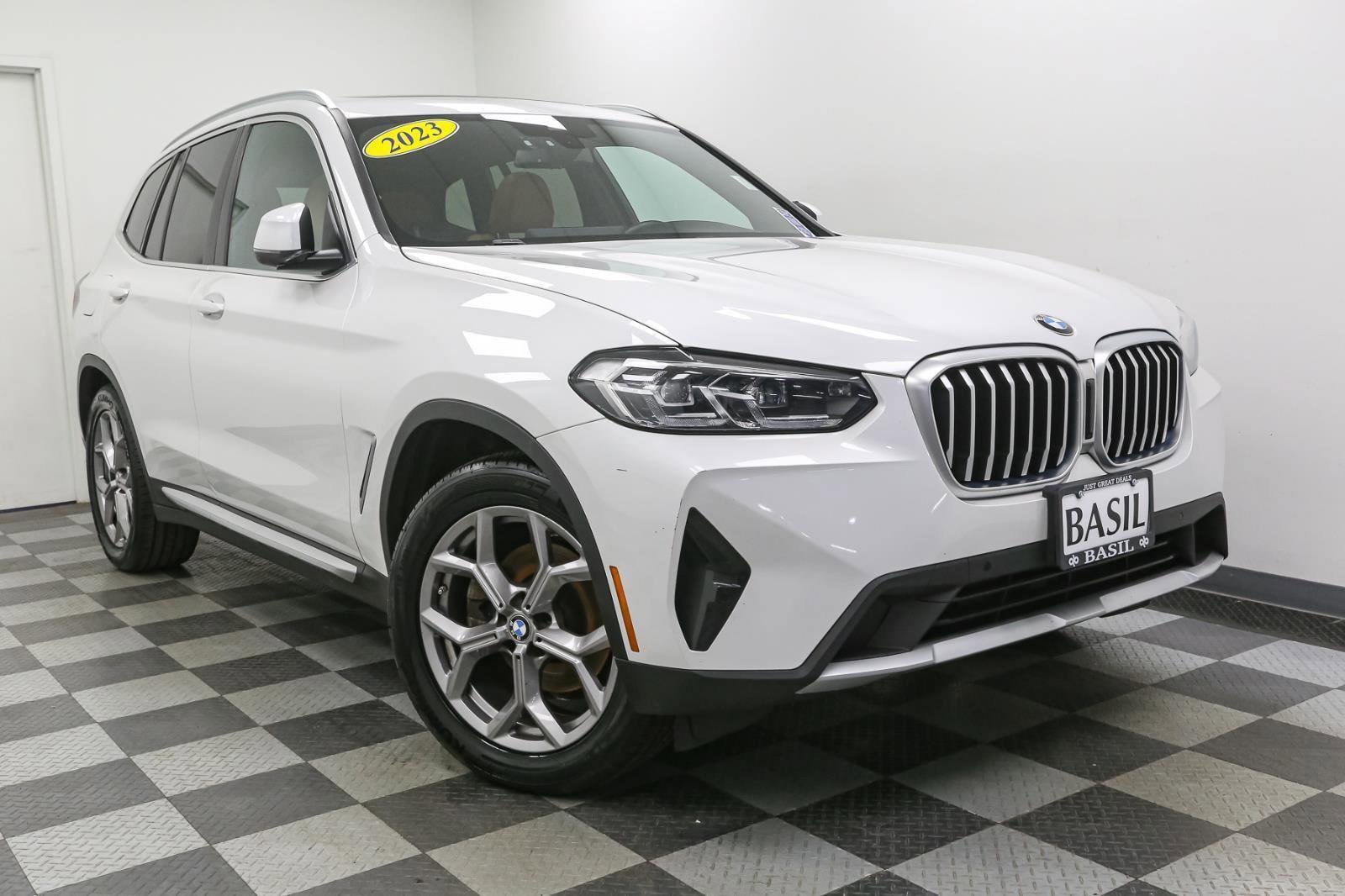 Used 2023 BMW X3 xDrive30i w/ Premium Package image 2