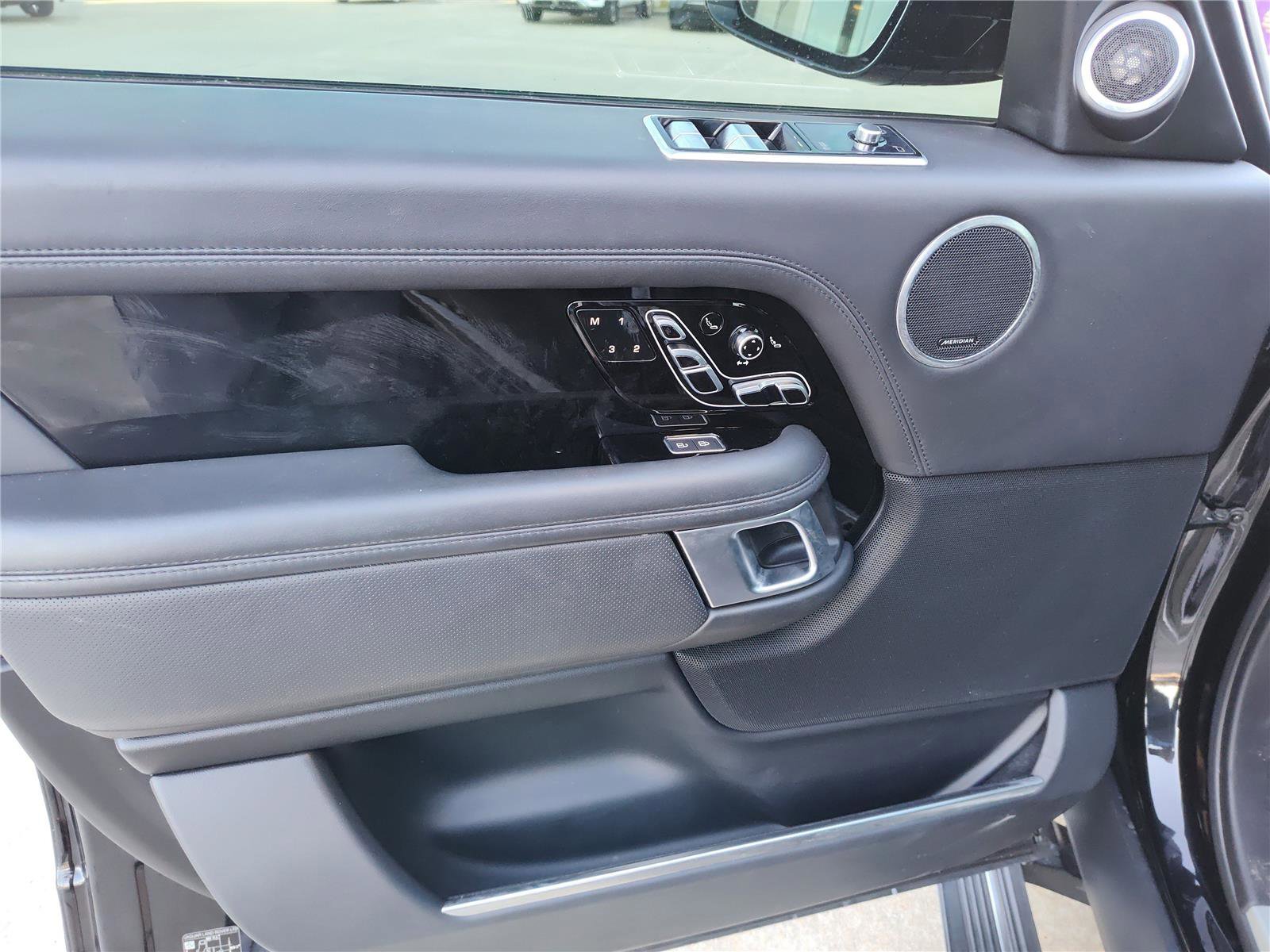 Used 2021 Land Rover Range Rover SV Autobiography Dynamic image 18