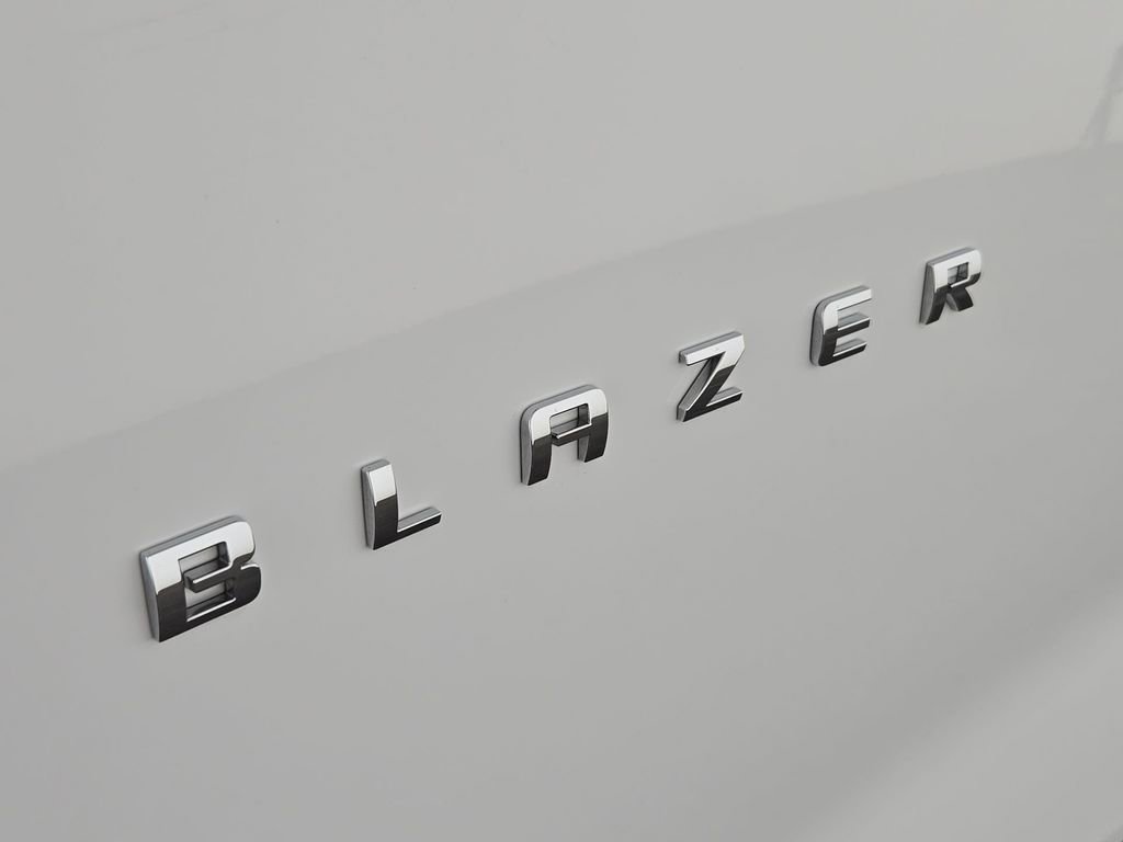 Used 2025 Chevrolet Blazer LT FWD image 37