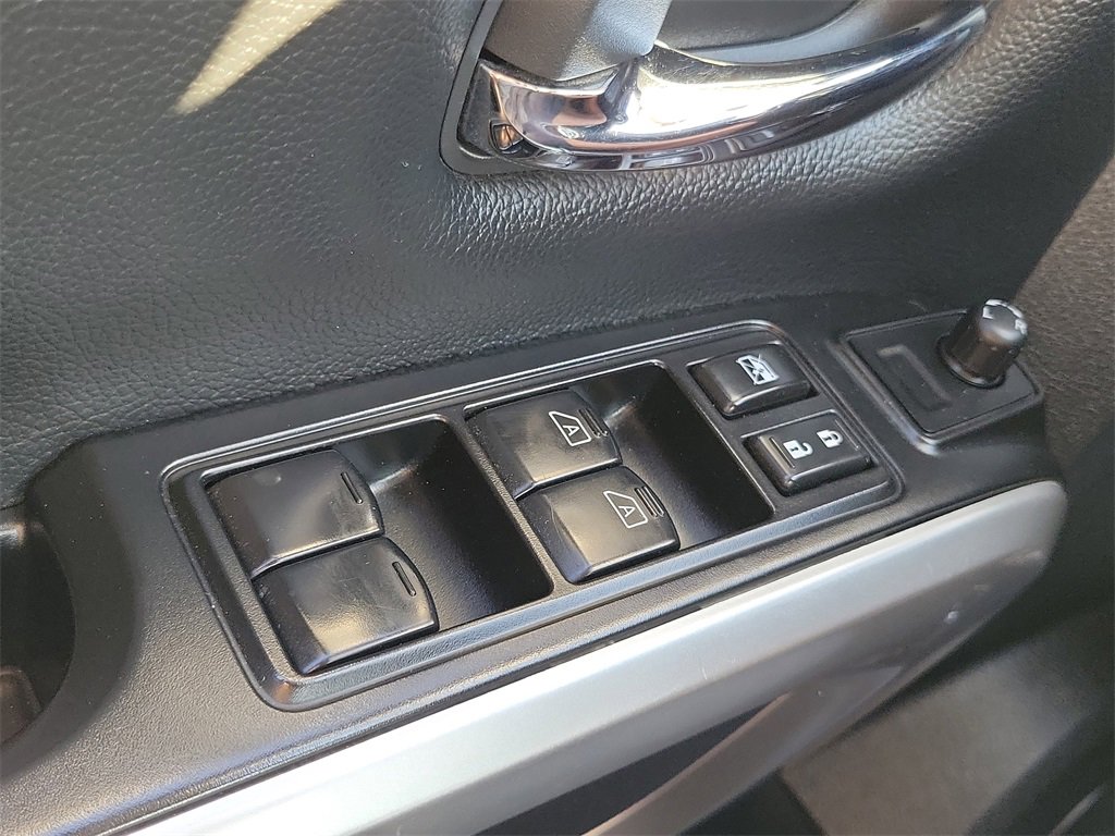 Used 2023 Nissan Titan SV image 14