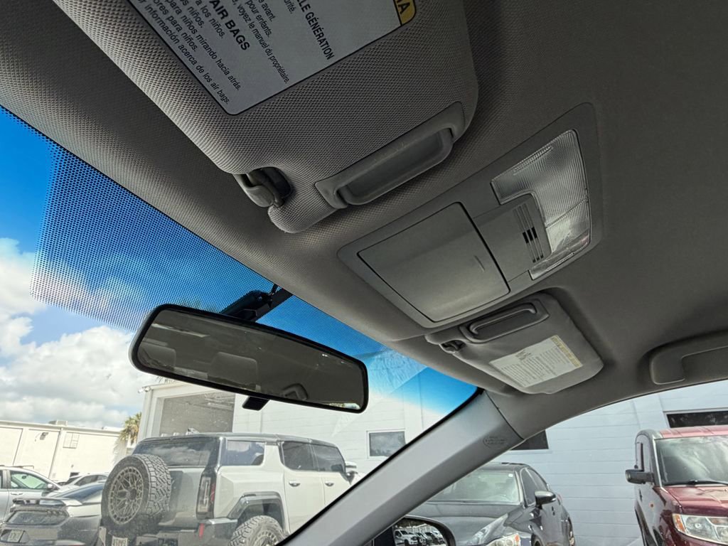 Used 2013 Toyota Camry LE image 30