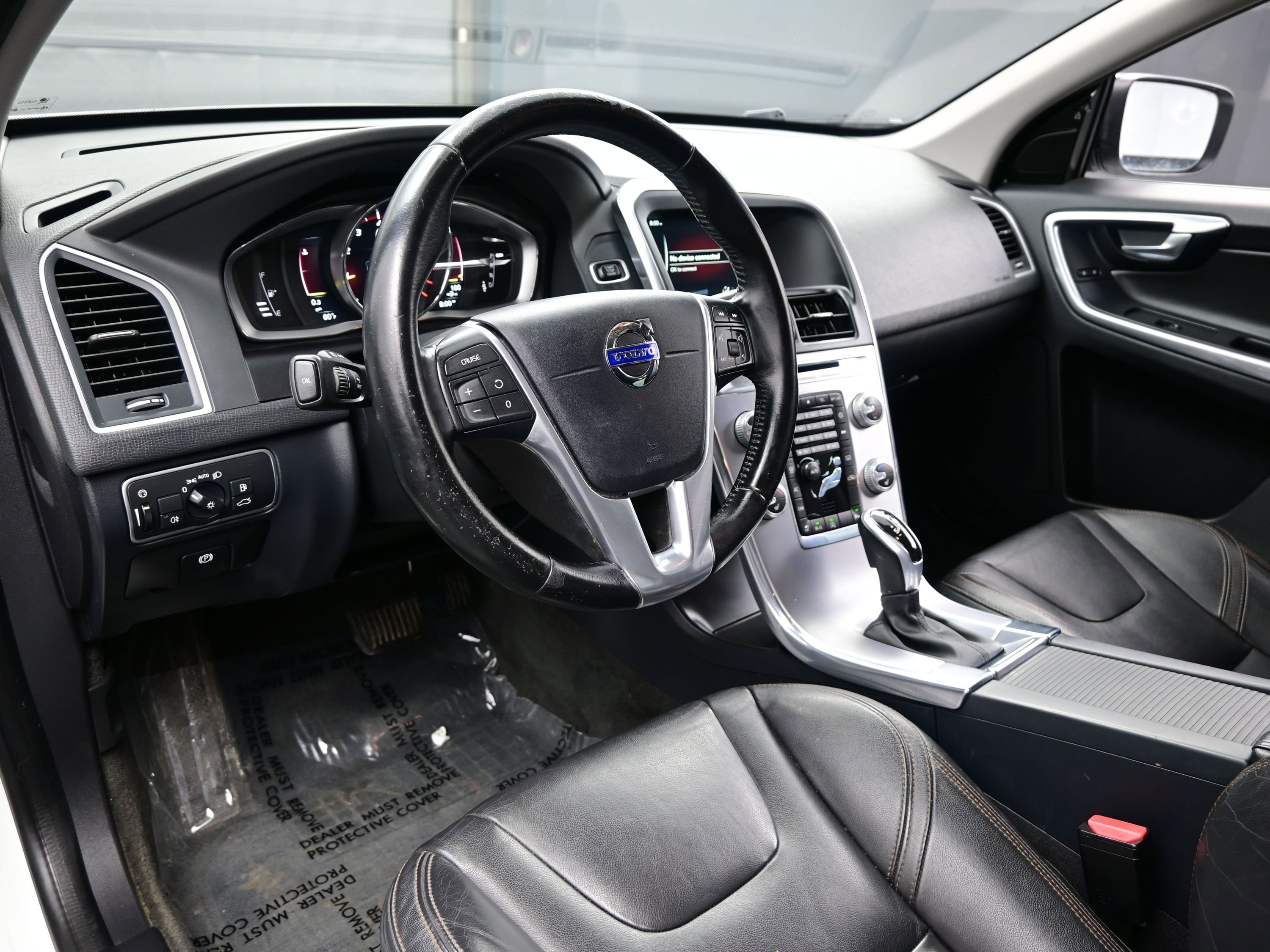 Used 2017 Volvo XC60 T5 Dynamic w/ Preferred Option Package image 13