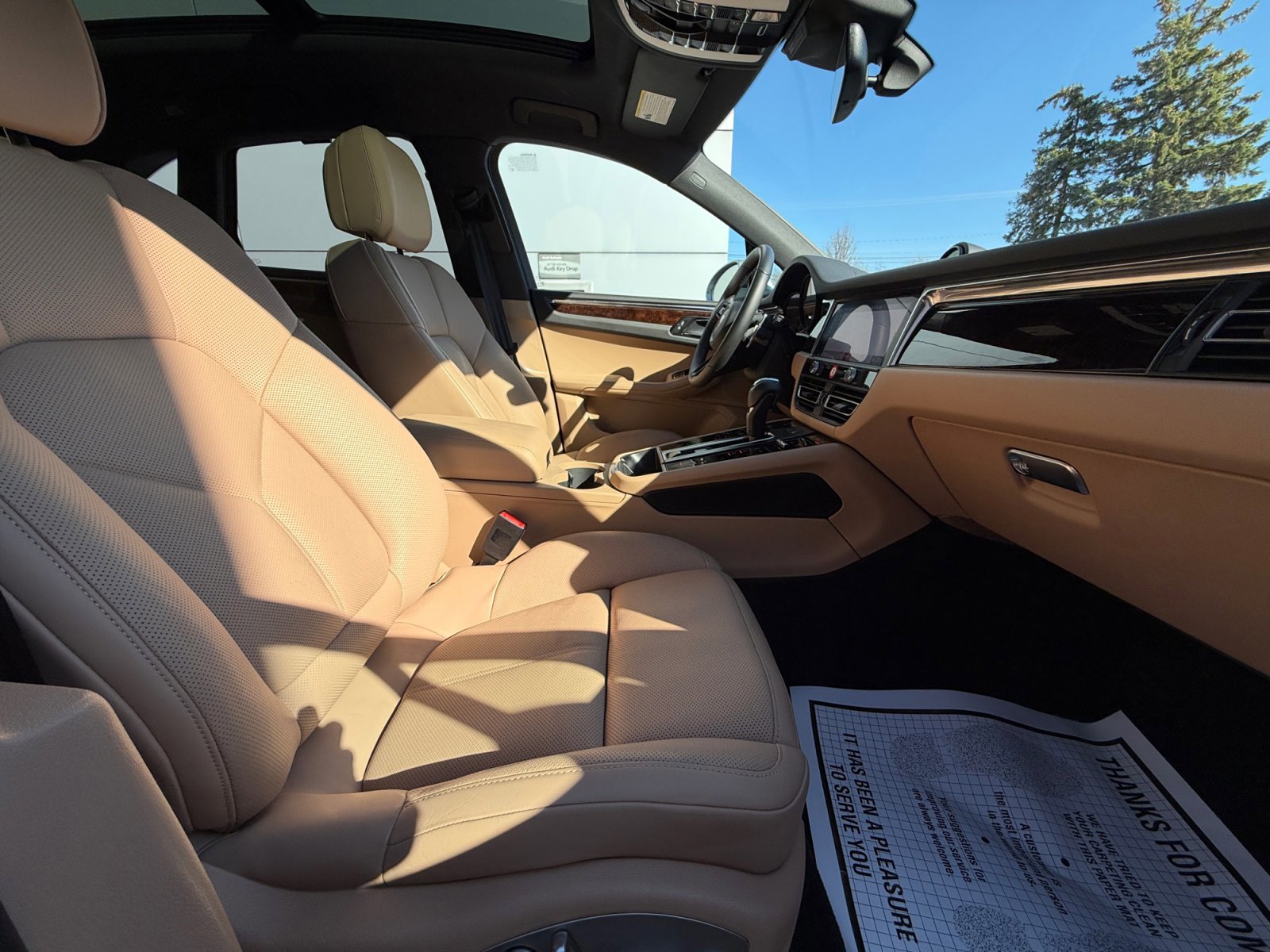Certified 2025 Porsche Macan AWD/4WD image 23
