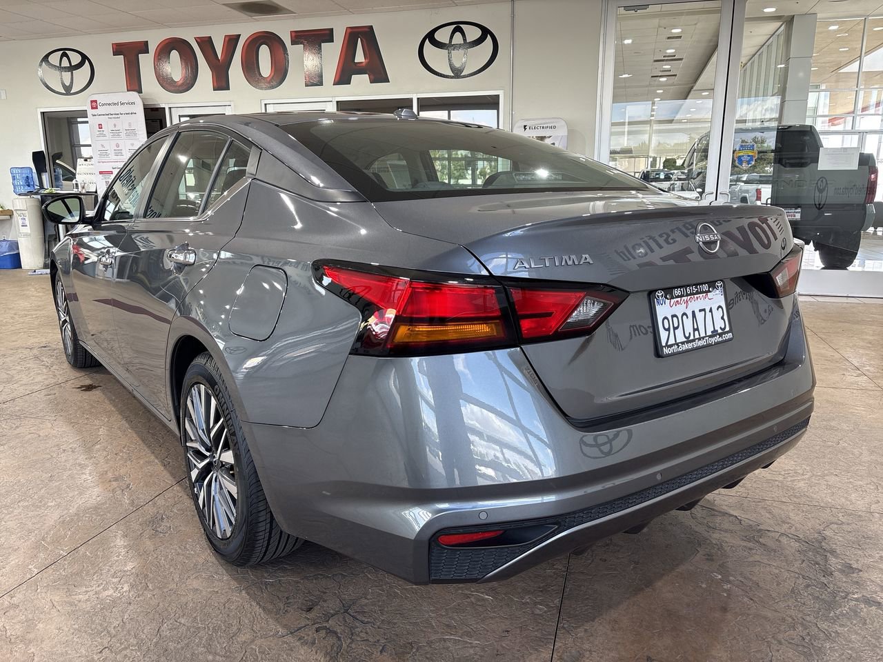 Used 2025 Nissan Altima 2.5 SV FWD image 8