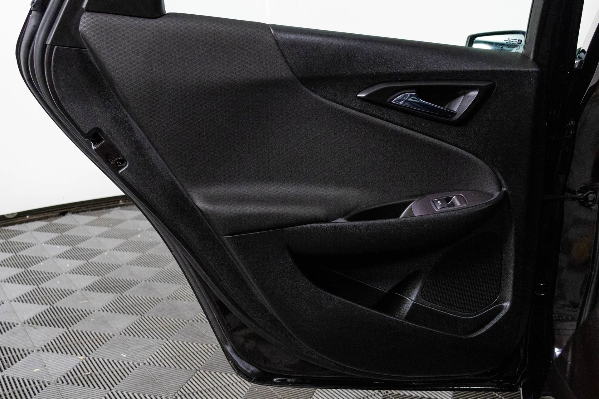 Used 2021 Chevrolet Malibu LS image 34