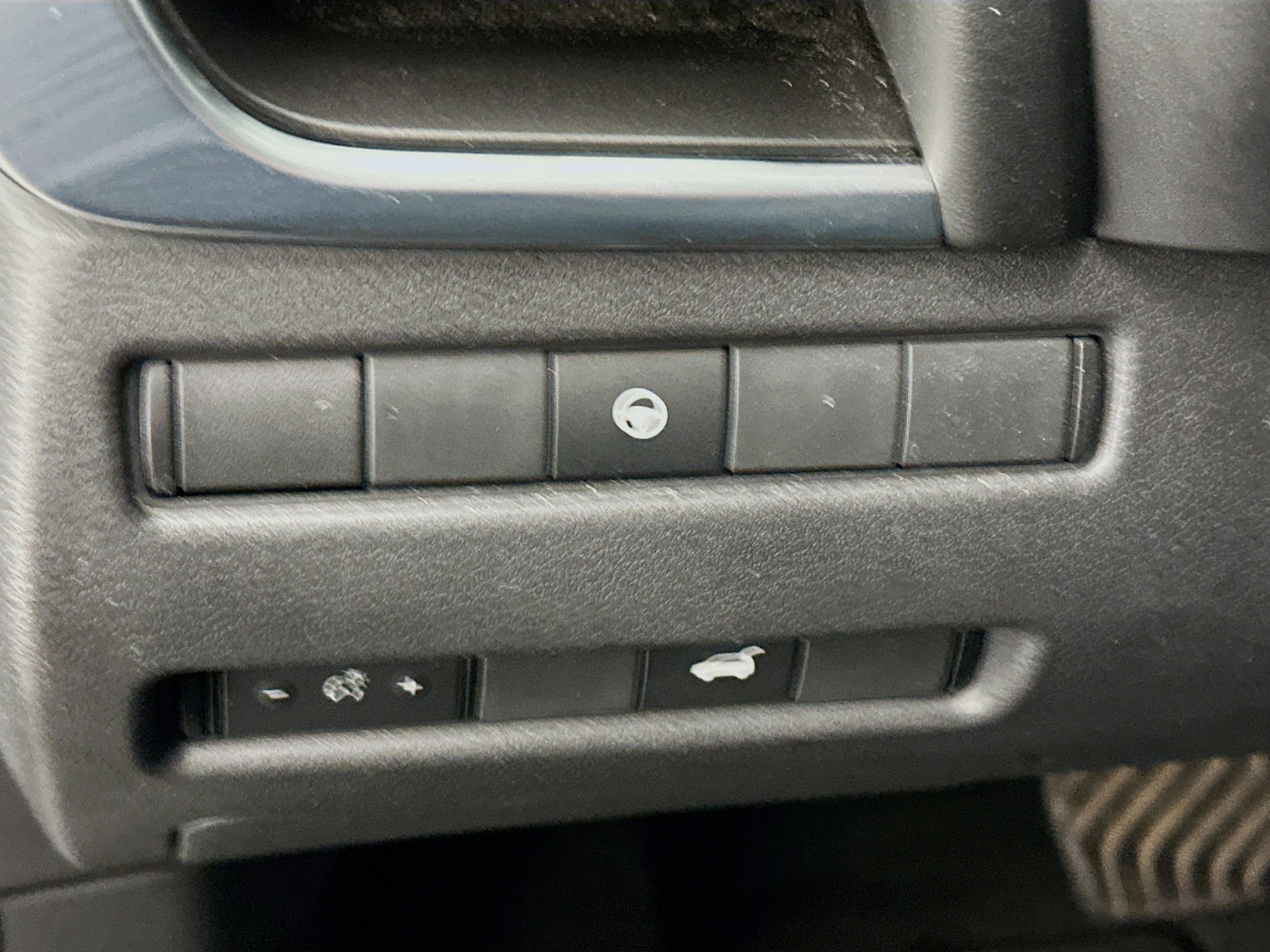 Used 2023 Nissan Rogue SV w/ SV Premium Package image 17