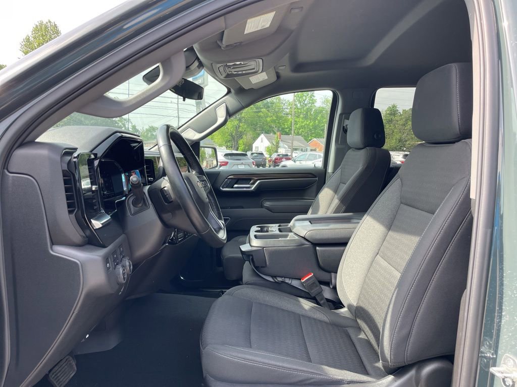 Used 2025 Chevrolet Silverado 1500 LT AWD/4WD image 10