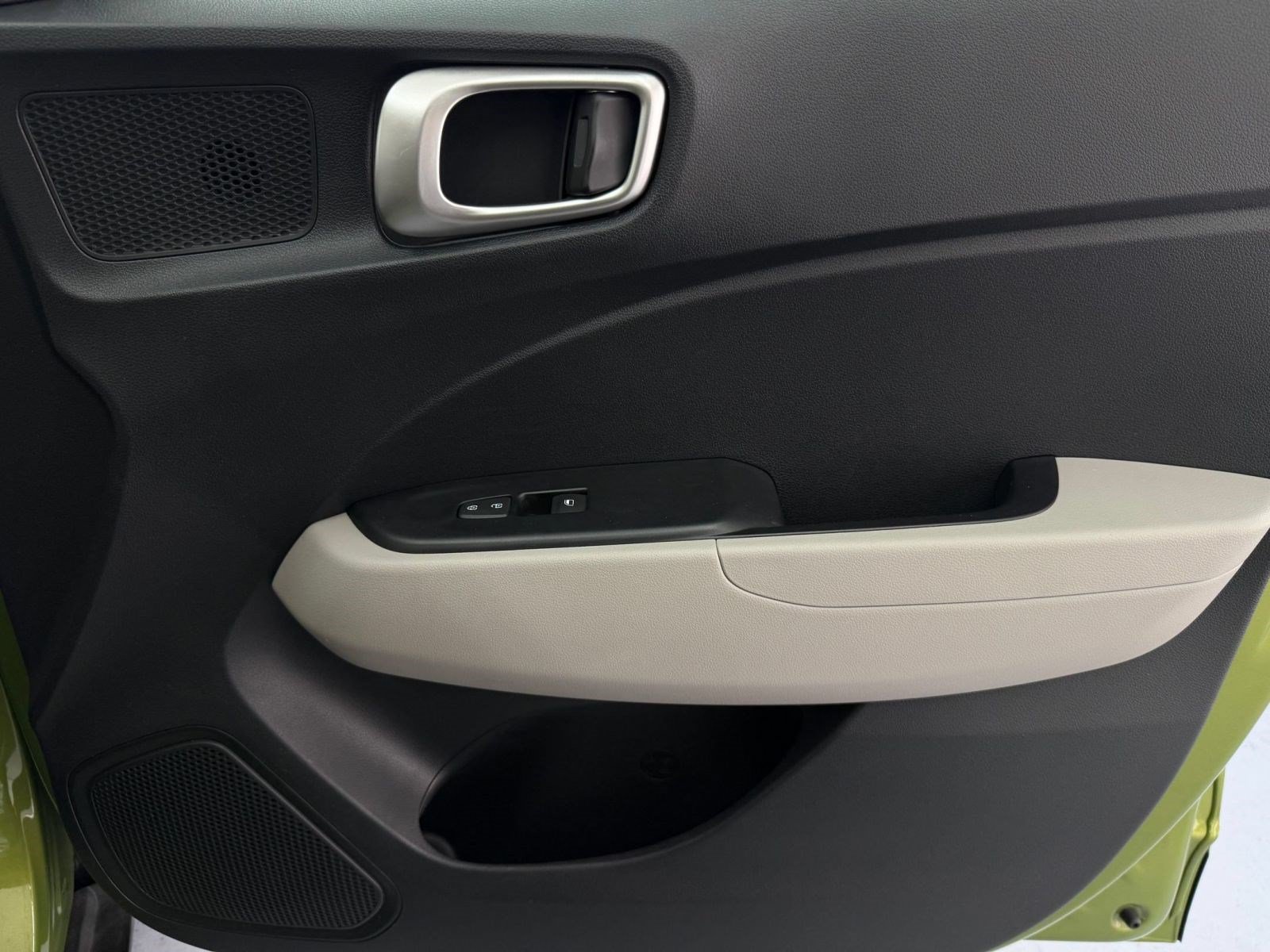 Used 2023 Hyundai Venue SEL FWD image 28