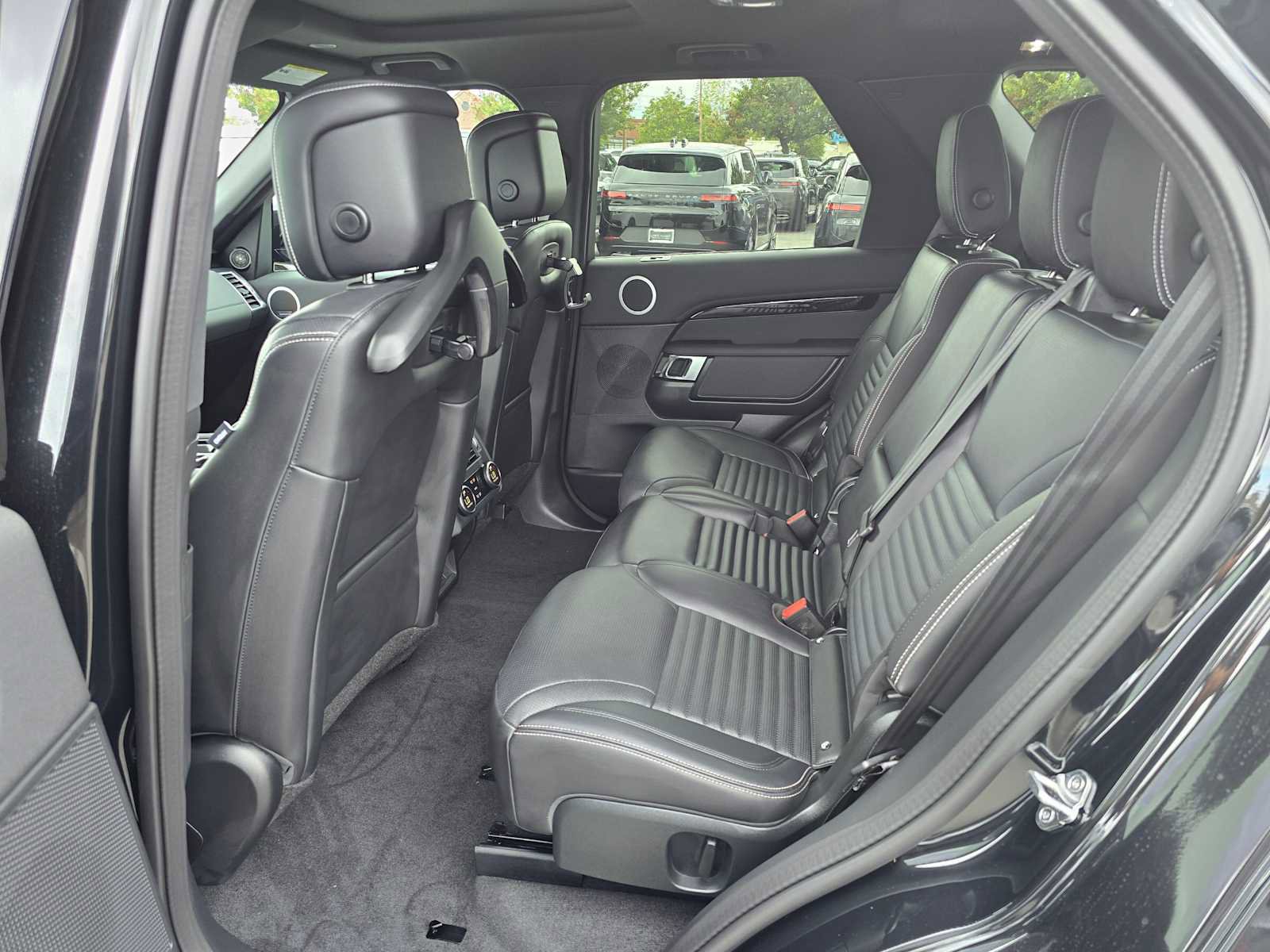 New 2025 Land Rover Discovery S image 18