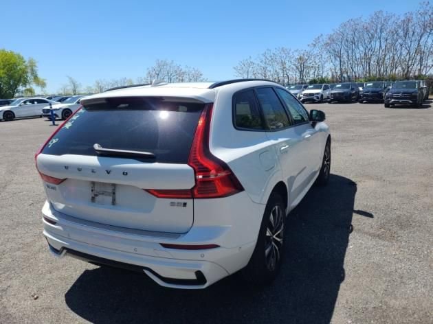 Used 2023 Volvo XC60 B5 Plus w/ Protection Package Premier AWD/4WD image 4