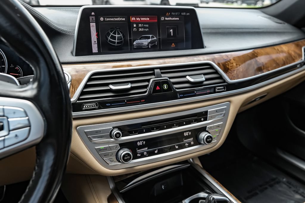 Used 2019 BMW 750i xDrive w/ M Sport Package AWD/4WD image 29
