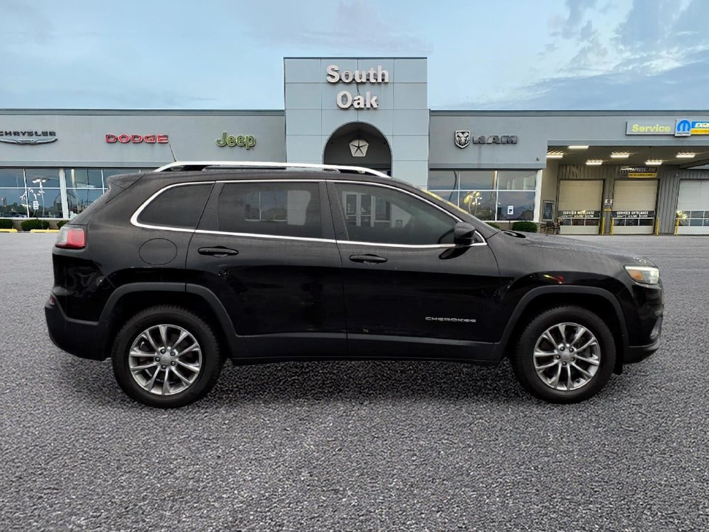 Certified 2019 Jeep Cherokee Latitude Plus w/ Cold Weather Group AWD/4WD image 2