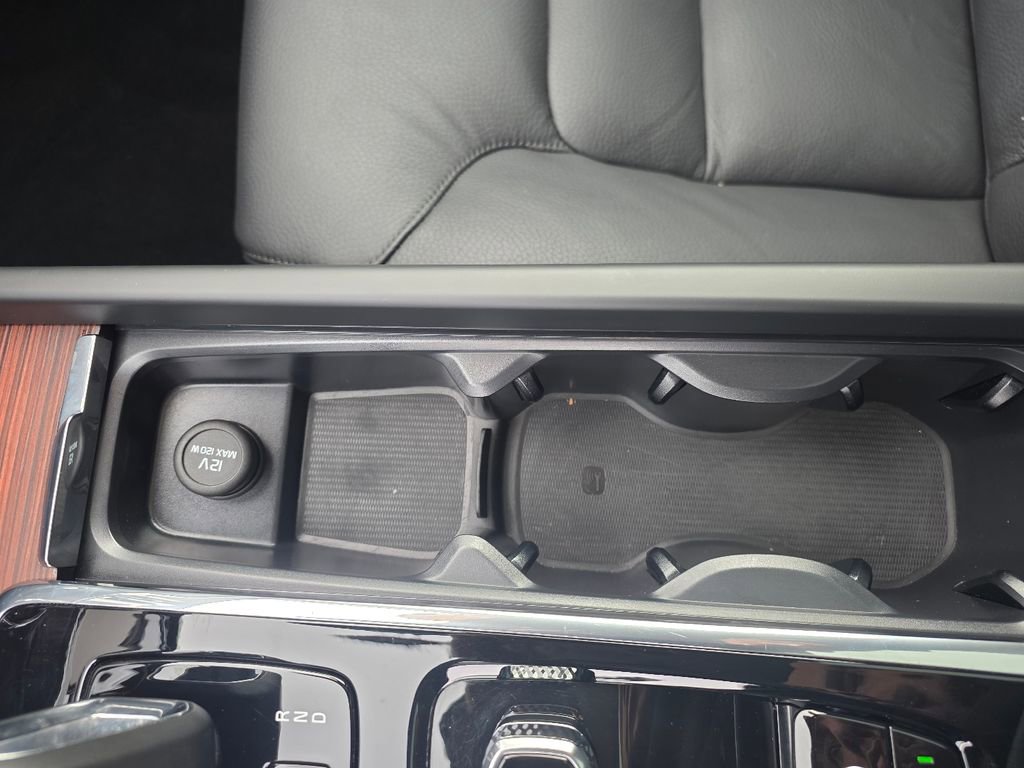 Used 2025 Volvo V60 B5 Cross Country Plus image 25