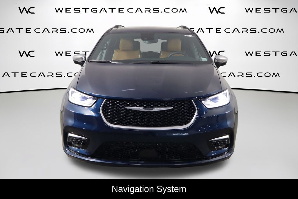 Used 2025 Chrysler Pacifica Pinnacle w/ Trailer Tow Group AWD/4WD video 2