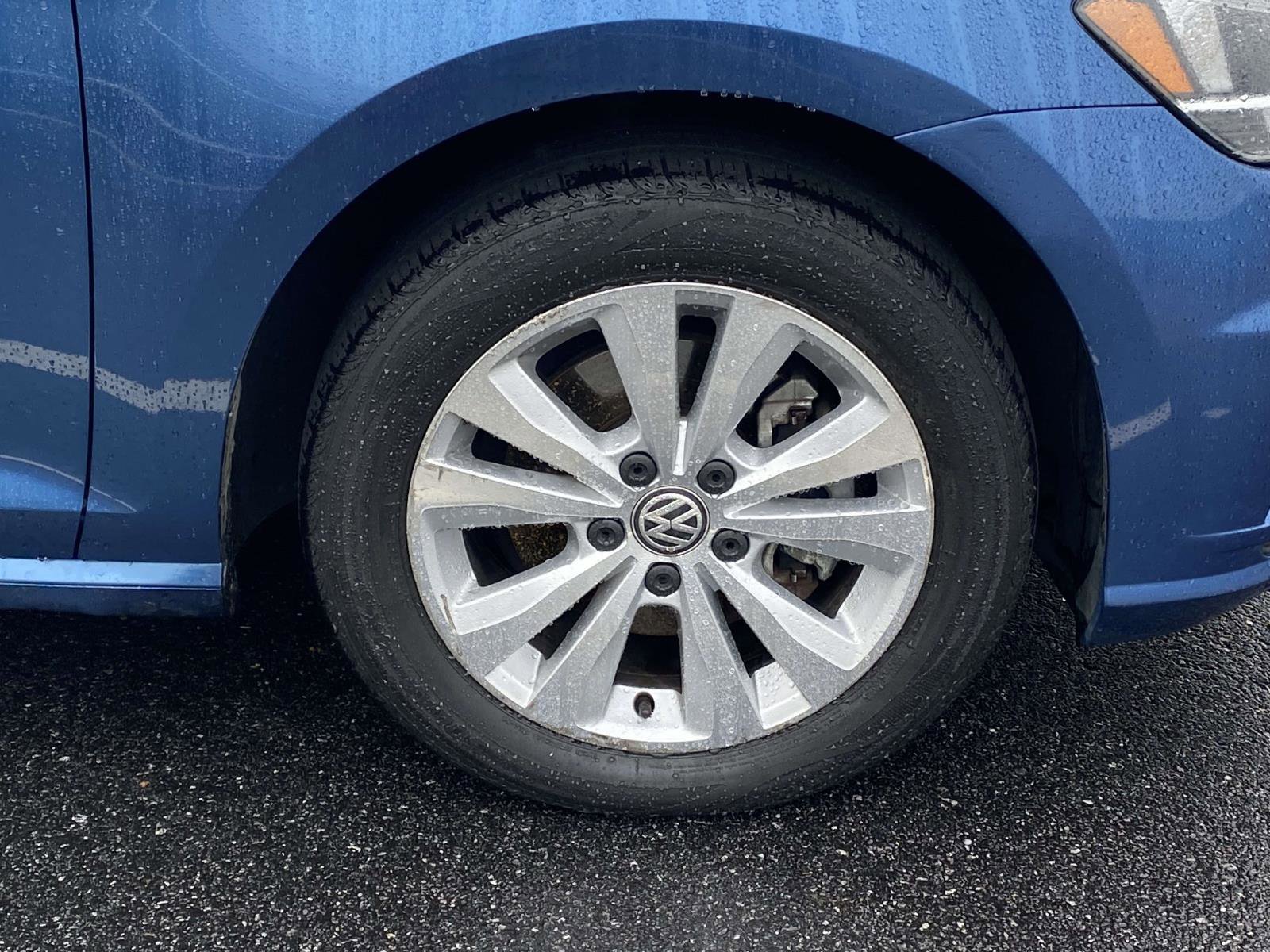 Used 2021 Volkswagen Golf 4-Door image 9