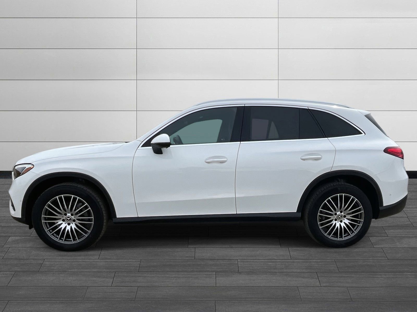 Certified 2025 Mercedes-Benz GLC 300 image 4