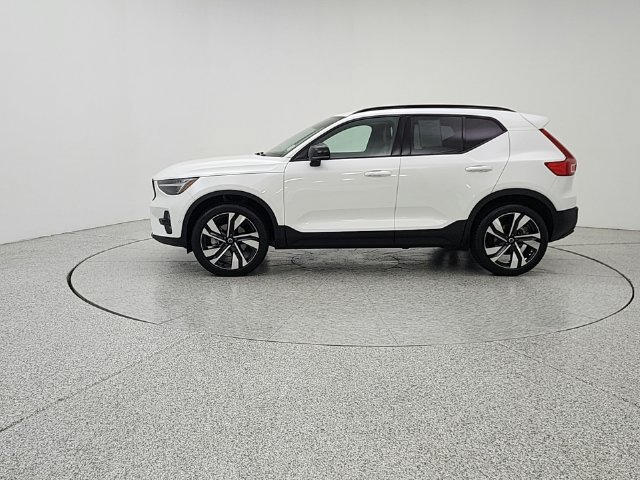 Certified 2025 Volvo XC40 B5 Ultra AWD/4WD image 8