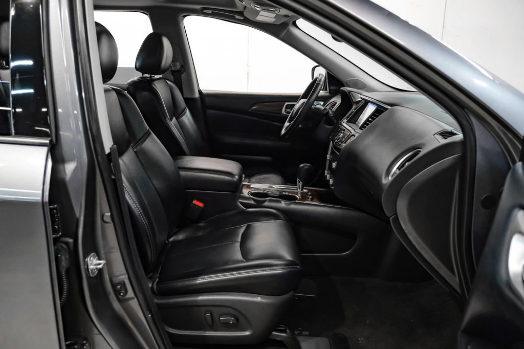 Used 2020 Nissan Pathfinder Platinum FWD image 36