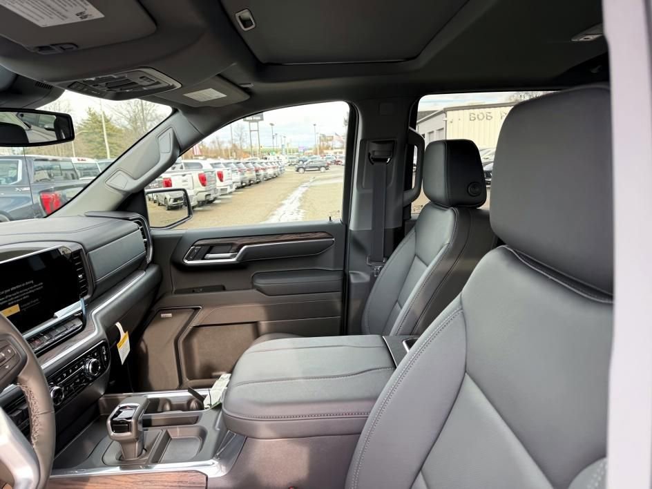 New 2026 GMC Sierra 1500 SLT w/ SLT Premium Package image 9