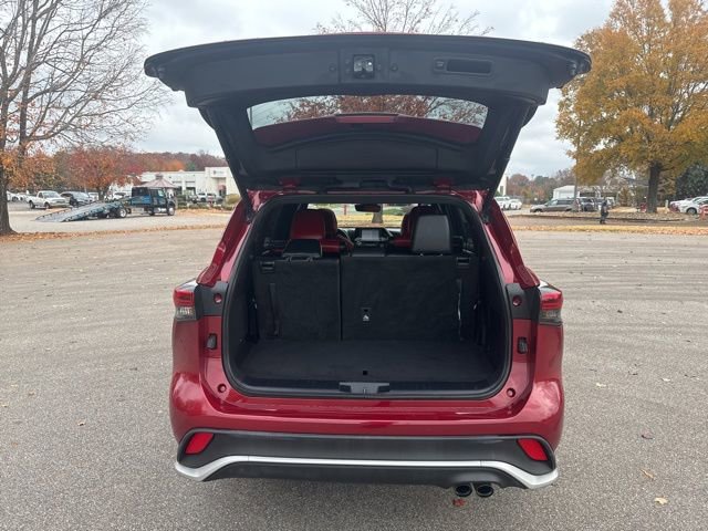 Used 2022 Toyota Highlander XSE FWD image 15