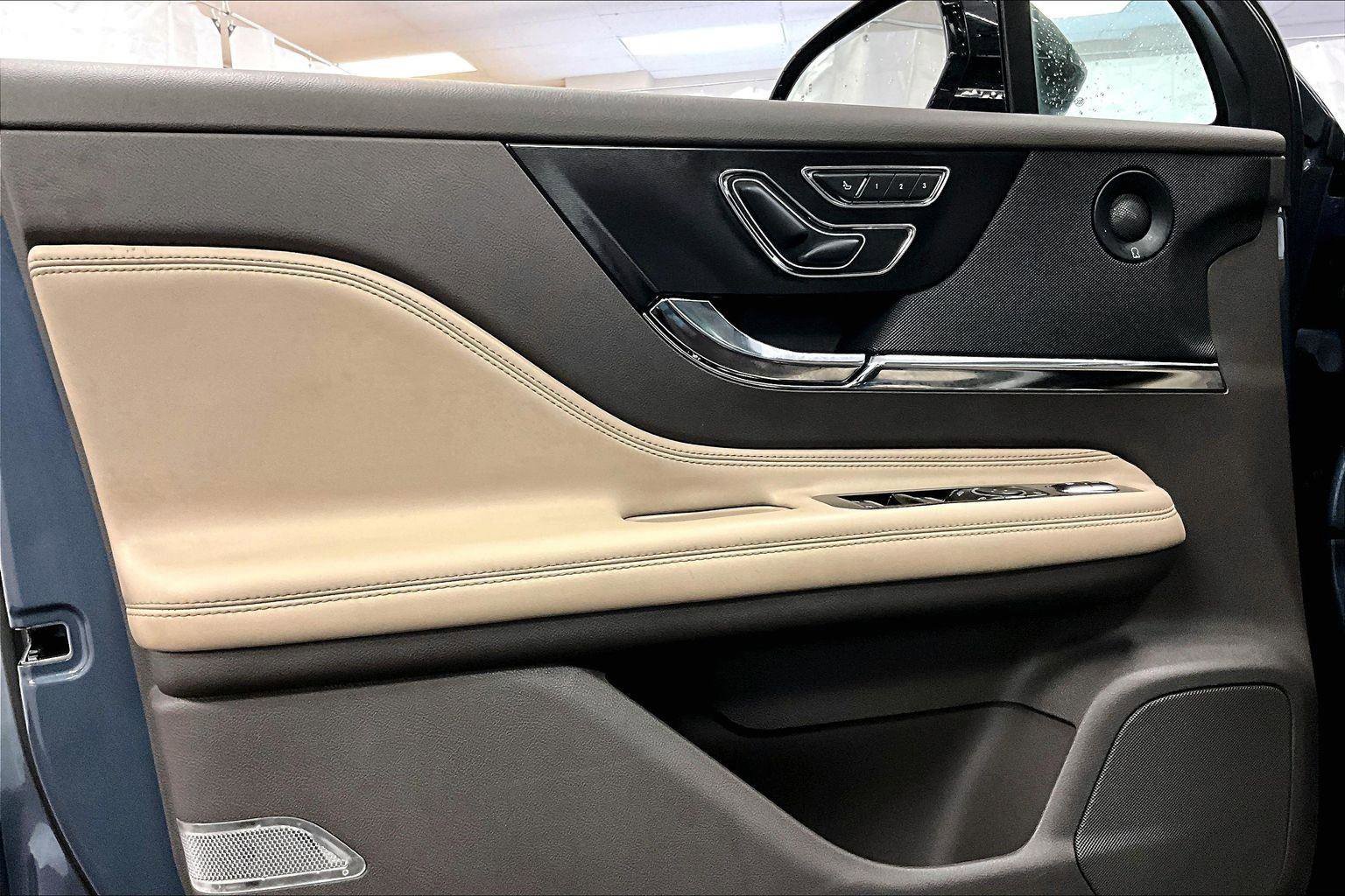 Used 2022 Lincoln Corsair Reserve w/ Equipment Group 201A image 22